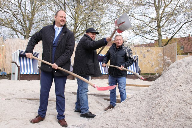 Der herrliche Sand wird übrigens nach dem Stadtstrand an Sportvereine (Beachvolleyball) abgegeben. | Foto: Nicole Fuchsbauer