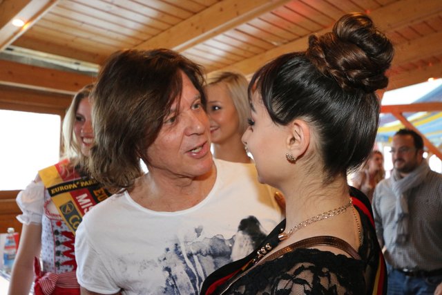 Jürgen Drews im Gespräch mit Miss Roth. | Foto: John R. Braun