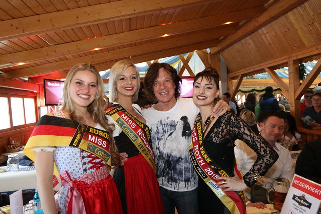 Jürgen Drews mit Miss Unterfranken, Miss Norisring und Miss Roth (v.l.). | Foto: John R. Braun