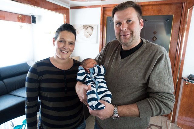 Die stolzen Eltern: Natascha und Paul Hartmann. Foto: © Budig/Süddt. Schaustellerverband