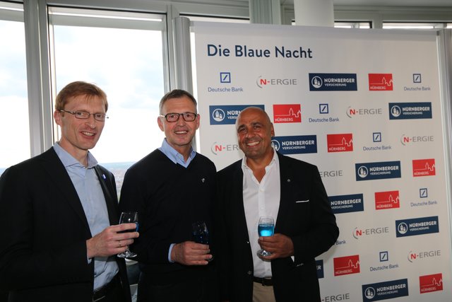 Dr. Martin Seibold (l.) und Andreas Politycki (r.), Mitglieder des Vorstands der NÜRNBERGER Versicherung, mit IHK-Präsident Dirk von Vopelius. | Foto: John R. Braun