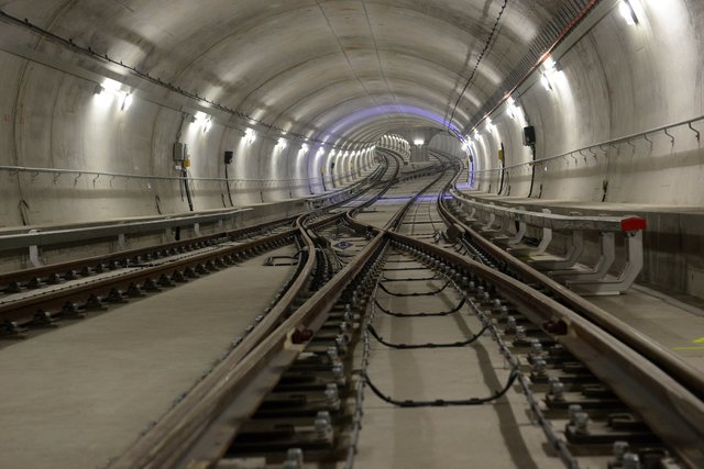 Das Foto gibt den Blick frei auf die neue Tunnelstrecke. Die Technik ist bereit. | Foto: VAG/Peter Roggenthin
