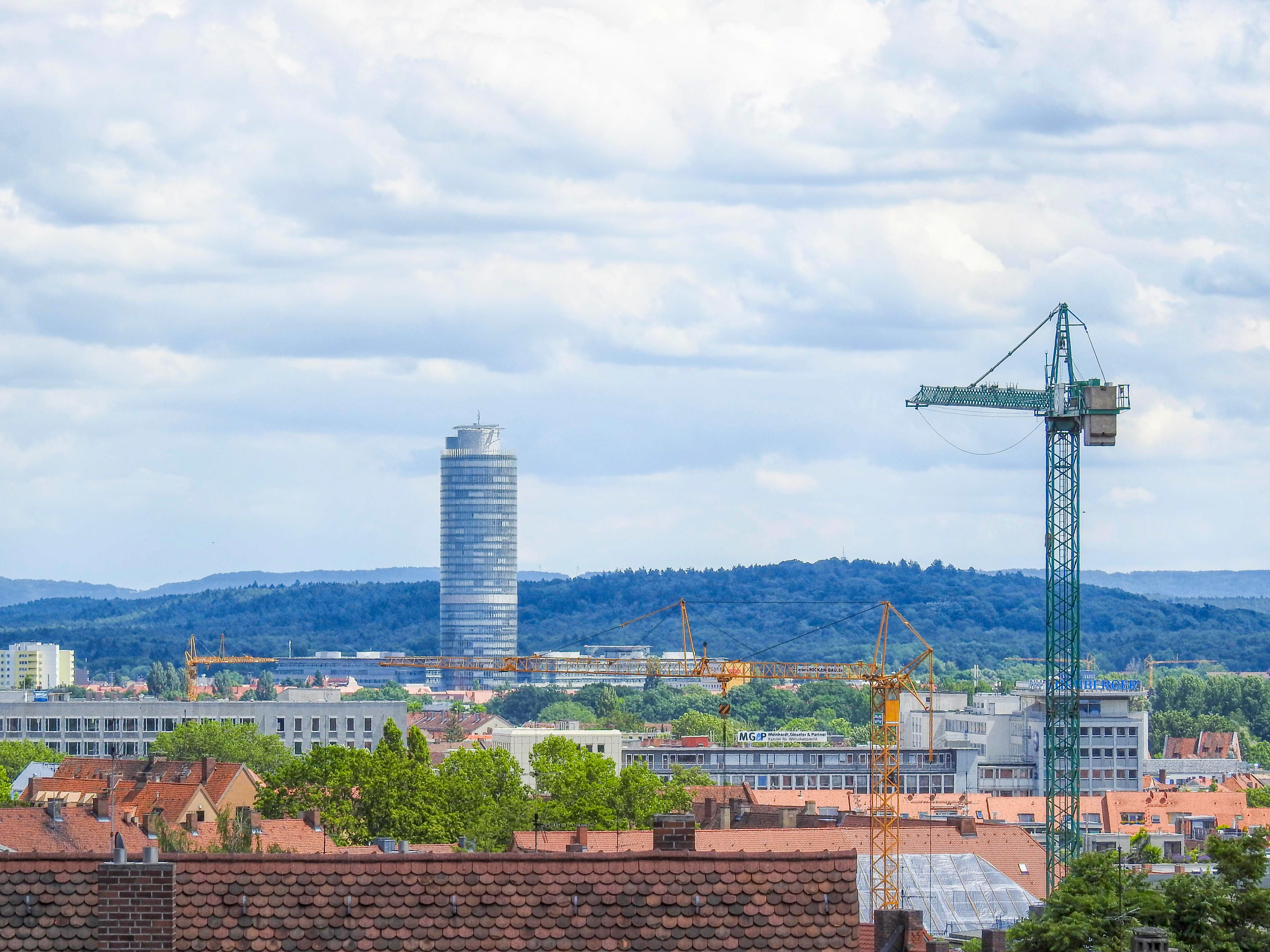 Die Mischung macht's. Die Noris punktet mit Fachwerk, Bauboom und High Tech. Ein Strategiepapier soll Nürnberg als Industriestandort mit Qualität stärken.