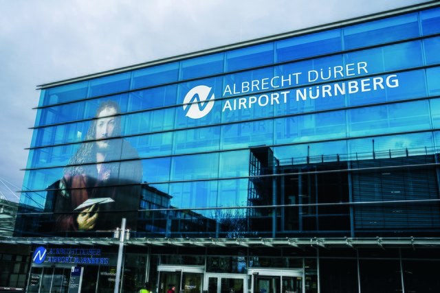 Fast 3,5 Millionen Passagiere im Jahr wickeln ihre Flugreisen über den nur wenige U-Bahn-Minuten vom Stadtzentrum entfernten Airport Nürnberg ab. Der internationale Flughafen bietet bis zu 70 Nonstop-Verbindungen in 21 Ländern. | Foto: Airport Nürnberg / Ralf Lang