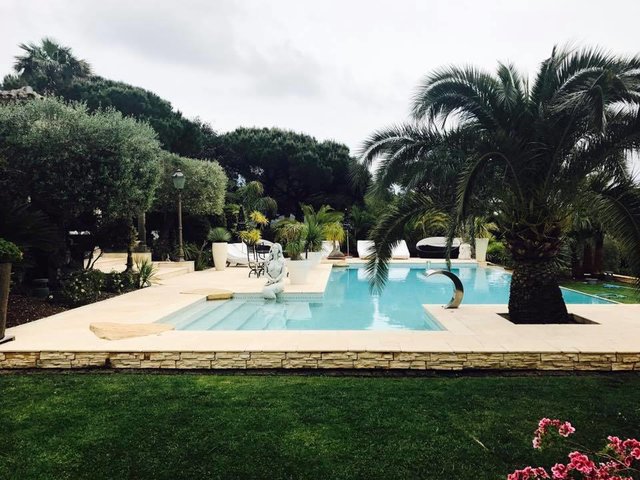 Der Pool der Geissen-Villa. | Foto: Privat