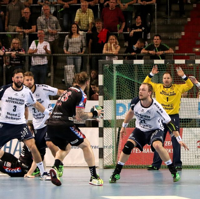 (Foto: HJKrieg, hl-studios, Erlangen): Ein gut aufgelegter Mattias Andersson im Flensburger Tor war mit entscheidend (#28: Pavel Horák)