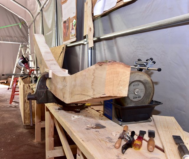Die Erlanger Bootsbauer bedienen sich althergebrachter Konstruktionstechniken, nutzen dabei aber auch moderne Geräte. Foto: © Peter Maskow