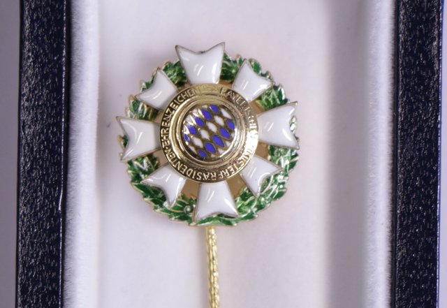 Das Ehrenzeichen des Ministerpräsidenten wird für besondere Verdienste im Ehrenamt verliehen.