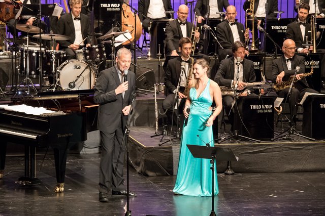 25 Jahre Thilo Wolf Big Band. Thilo Wolf mit Johanna Iser. | Foto: Thilo Wolf