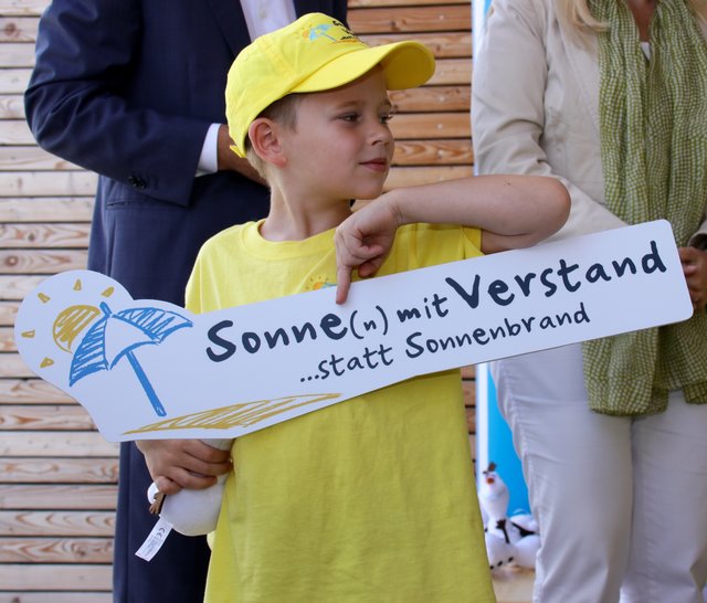 Titel der Kampagne 2017 ist Sonne(n) mit Verstand ... statt Sonnenbrand. | Foto: Nicole Fuchsbauer