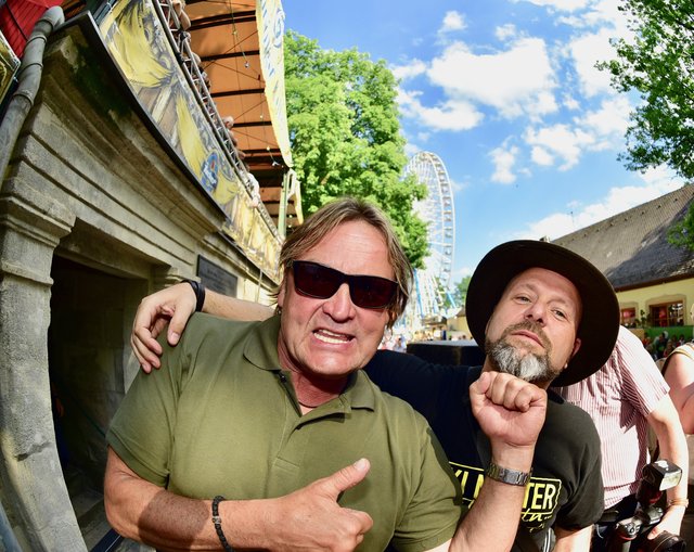 Gaudiburschen: VIP-Bodyguard Peter Althof (li.) und Hit Radio N1-Kult-Taxler Thomas Malter. Foto: © Peter Maskow