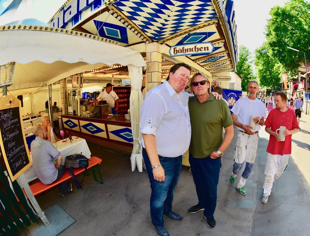 Alte Spezl: Fritz Stahlmann (Haxn Liebermann) und Peter Althof. Foto: © Peter Maskow