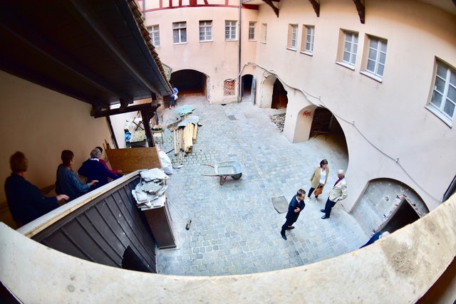 Der Pfarrhof ist noch für zwei Jahre Baustelle. Auf über 4 Mio Euro werden die Gesamtkosten für die Renovierung geschätzt. Foto: © Peter Maskow