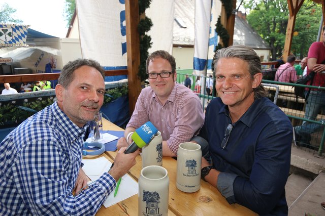 Stefan Grundler (l.), Funkhaus Nürnberg, interviewt OB Dr. Florian Janik (M.) und Schultheiss-Wohnbau-Vorstand Thomas Gröne. Foto: John R. Braun