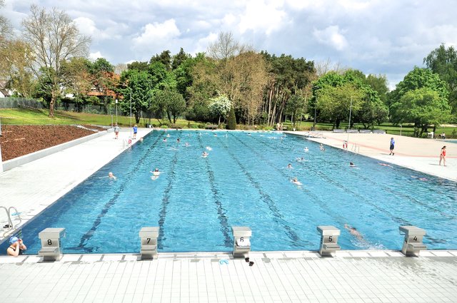 Hell, freundlich und modern präsentiert sich das wieder eröffnete Westbad. Foto: Erlanger Stadtwerke