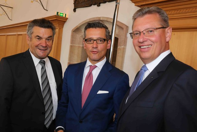 Stellvertretender CSU-Fraktionsvorsitzender im Stadtrat Kilian Sendner mit Wirtschaftsreferent Dr. Michael Fraas und seinem Vorgänger und Messechef Dr. Roland Fleck. Foto: Udo Dreier