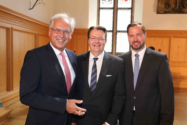 Bezirkstagspräsident Richard Bartsch, Bundestagsabgeordneter Michael Frieser und CSU-Bundestagskandidat Jochen Kohler. Foto: Udo Dreier
