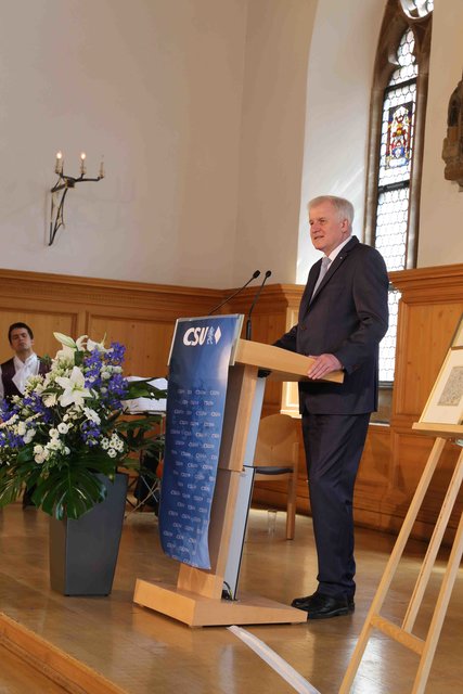 Ministerpräsident Horst Seehofer bei seiner Festrede. Foto: Udo Dreier