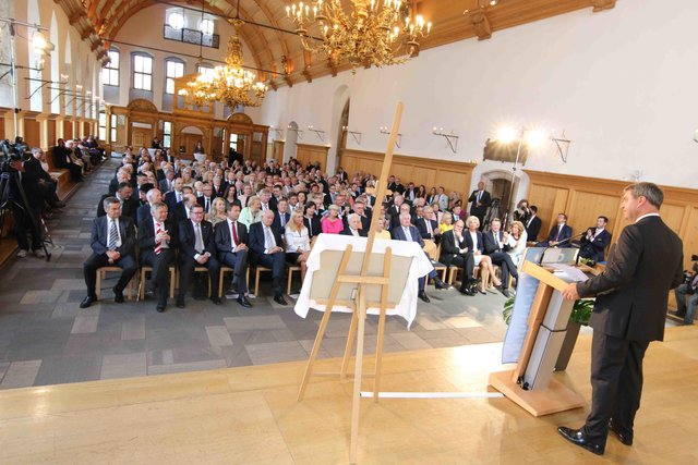 Staatsminister Dr. Markus Söder bei seiner Rede im Historischen Rathaussaal. Er zeichnete die Stationen im politischen Leben Oscar Schneiders nach. Foto: Udo Dreier