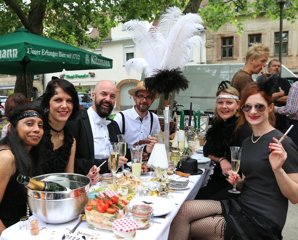 (Foto: HJKrieg, hl-studios, Erlangen) – Erlanger Bürger-Brunch - Fantasievolle Tische und Verkleidungen werden prämiert