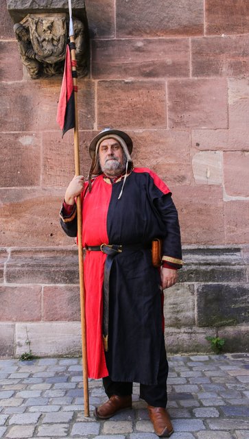 Die Langenzenner Theatergruppen spielen beim Reformationsfest Szenen aus ihrem aktuellen Stück ,,Luther". | Foto: Nicole Fuchsbauer