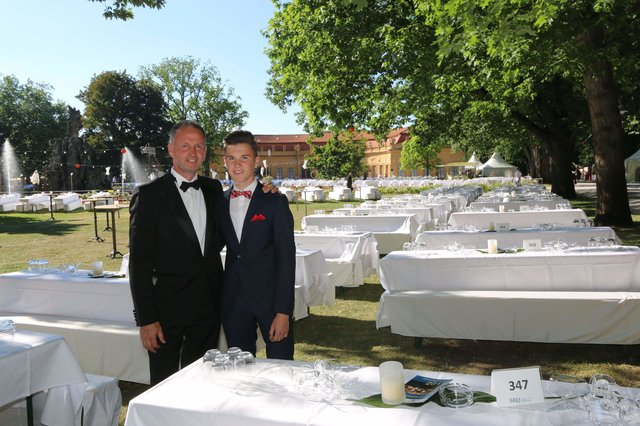 Gastronom und Eventcaterer Norbert Nägel (l.) und Sohn Benedikt haben mit ihren rund 300 Mitarbeitern alle Hände voll zu tun, die Gäste kulinarisch zu verwöhnen. | Foto: John R. Braun