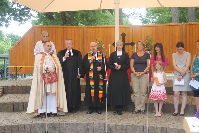 Der liturgische Dienst zusammen mit Schwester Carmina und Teilnehmerinnen, welche die Fürbitten vorgetragen haben. | Foto: © Victor Schlampp