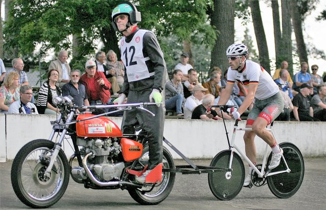 Er ist der Top-Favorit, den es zu schlagen gilt: Stefan Schäfer aus Cottbus mit Schrittmacher Peter Bäuerlein. Foto: © Manfred Marr