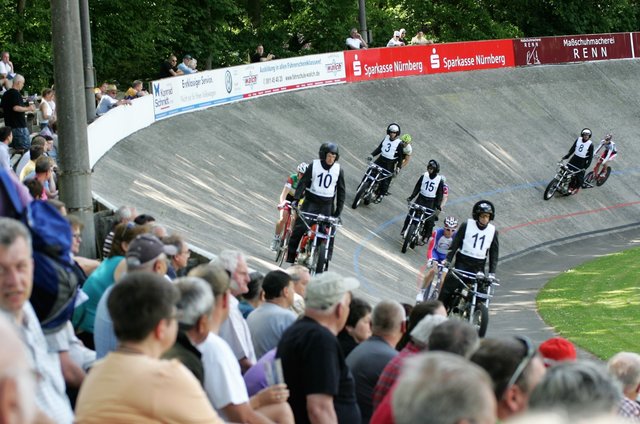 Tolle Rennbahn-Atmosphäre zeichnet den Reichelsdorfer Keller aus. Foto: © Manfred Marr