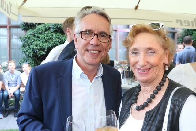 Dr. Kurt Hesse (IHK) mit Brigitte Wübbenhorst. | Foto: Udo Dreier