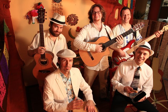 Am Hallplatz erklingen Latino-Rhythmen. Die ganze Bandbreite von Son über Cumbia, Merengue bis hin zu Rumba und Samba beherrscht auch "La Majorra Calavera" (So., 15 Uhr). | Foto: Vision Fürth