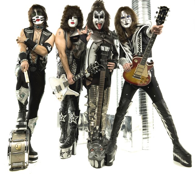 Am Grünen Markt gibt es traditionell fetzigen Coverrock - hier die KISS Forever Band, die am Samstag spielt. | Foto: Vision Fürth