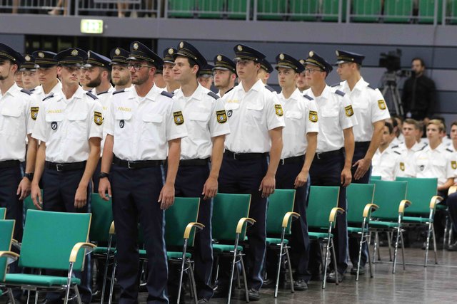 Neuer Rekord bei der Bayerischen Polizei: Bayerns Innenminister Joachim Herrmann vereidigt in Nürnberg 1.546 neue Polizistinnen und Polizisten. | Foto: Udo Dreier