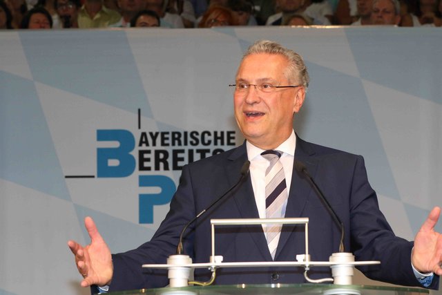 Neuer Rekord bei der Bayerischen Polizei: Bayerns Innenminister Joachim Herrmann vereidigt in Nürnberg 1.546 neue Polizistinnen und Polizisten. | Foto: Udo Dreier