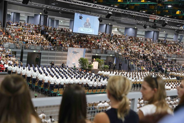 Neuer Rekord bei der Bayerischen Polizei: Bayerns Innenminister Joachim Herrmann vereidigt in Nürnberg 1.546 neue Polizistinnen und Polizisten. | Foto: Udo Dreier
