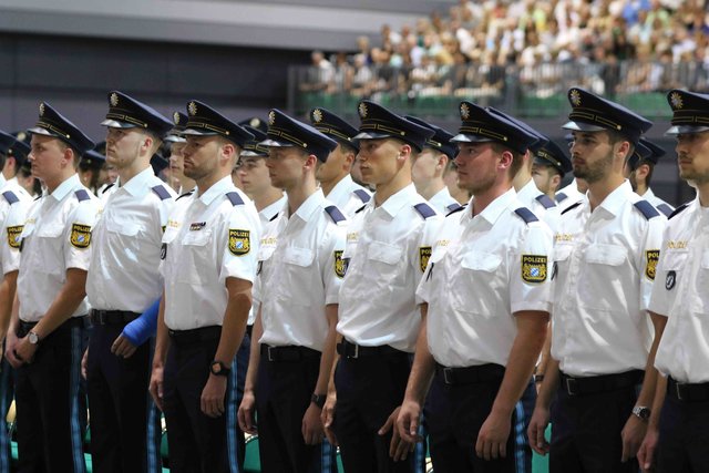 Neuer Rekord bei der Bayerischen Polizei: Bayerns Innenminister Joachim Herrmann vereidigt in Nürnberg 1.546 neue Polizistinnen und Polizisten. | Foto: Udo Dreier