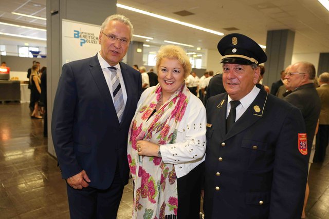 Neuer Rekord bei der Bayerischen Polizei: Bayerns Innenminister Joachim Herrmann vereidigt in Nürnberg 1.546 neue Polizistinnen und Polizisten. | Foto: Udo Dreier
