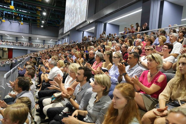 Neuer Rekord bei der Bayerischen Polizei: Bayerns Innenminister Joachim Herrmann vereidigt in Nürnberg 1.546 neue Polizistinnen und Polizisten. | Foto: Udo Dreier