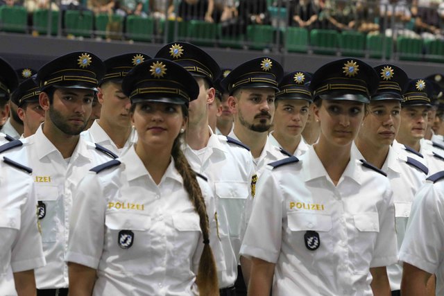Neuer Rekord bei der Bayerischen Polizei: Bayerns Innenminister Joachim Herrmann vereidigt in Nürnberg 1.546 neue Polizistinnen und Polizisten. | Foto: Udo Dreier