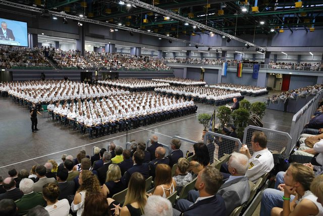 Neuer Rekord bei der Bayerischen Polizei: Bayerns Innenminister Joachim Herrmann vereidigt in Nürnberg 1.546 neue Polizistinnen und Polizisten. | Foto: Udo Dreier