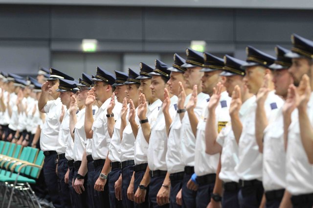 Neuer Rekord bei der Bayerischen Polizei: Bayerns Innenminister Joachim Herrmann vereidigt in Nürnberg 1.546 neue Polizistinnen und Polizisten. | Foto: Udo Dreier