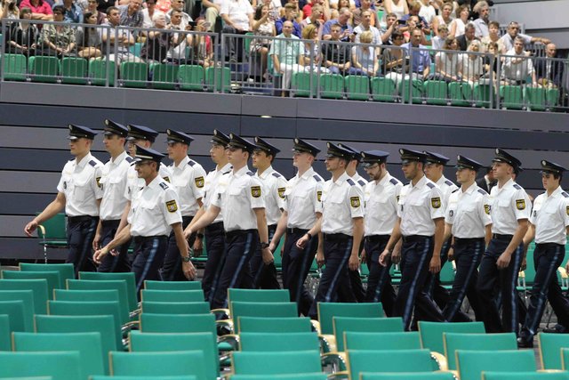 Neuer Rekord bei der Bayerischen Polizei: Bayerns Innenminister Joachim Herrmann vereidigt in Nürnberg 1.546 neue Polizistinnen und Polizisten. | Foto: Udo Dreier