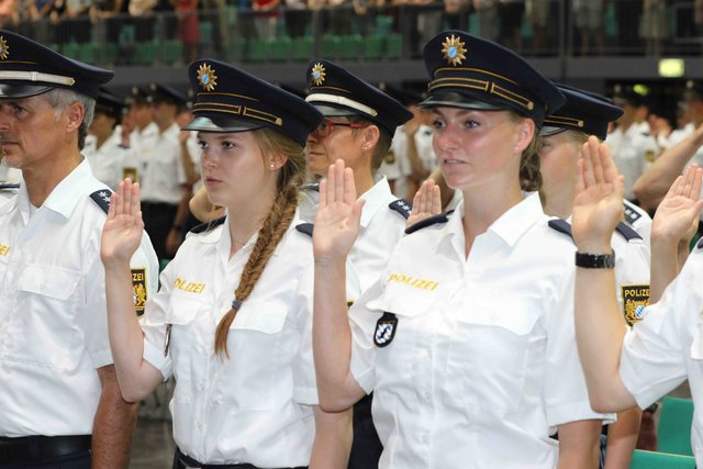 Neuer Rekord bei der Bayerischen Polizei: Bayerns Innenminister Joachim Herrmann vereidigt in Nürnberg 1.546 neue Polizistinnen und Polizisten. | Foto: Udo Dreier