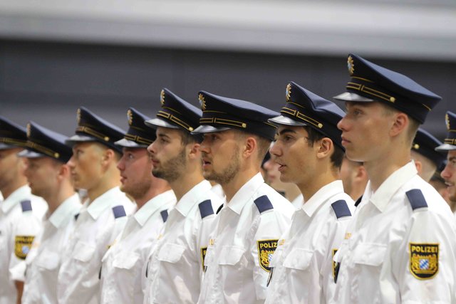 Neuer Rekord bei der Bayerischen Polizei: Bayerns Innenminister Joachim Herrmann vereidigt in Nürnberg 1.546 neue Polizistinnen und Polizisten. | Foto: Udo Dreier