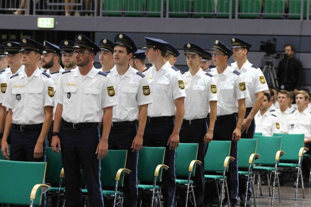 Neuer Rekord bei der Bayerischen Polizei: Bayerns Innenminister Joachim Herrmann vereidigt in Nürnberg 1.546 neue Polizistinnen und Polizisten. | Foto: Udo Dreier