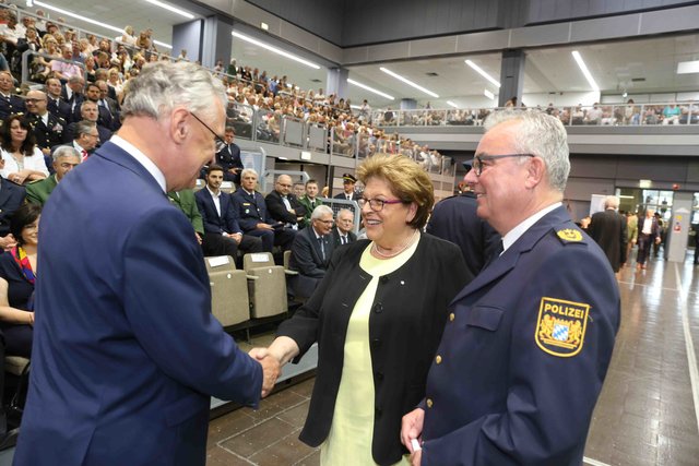 Neuer Rekord bei der Bayerischen Polizei: Bayerns Innenminister Joachim Herrmann vereidigt in Nürnberg 1.546 neue Polizistinnen und Polizisten. | Foto: Udo Dreier