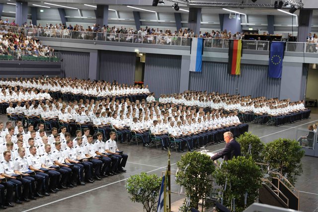 Neuer Rekord bei der Bayerischen Polizei: Bayerns Innenminister Joachim Herrmann vereidigt in Nürnberg 1.546 neue Polizistinnen und Polizisten. | Foto: Udo Dreier