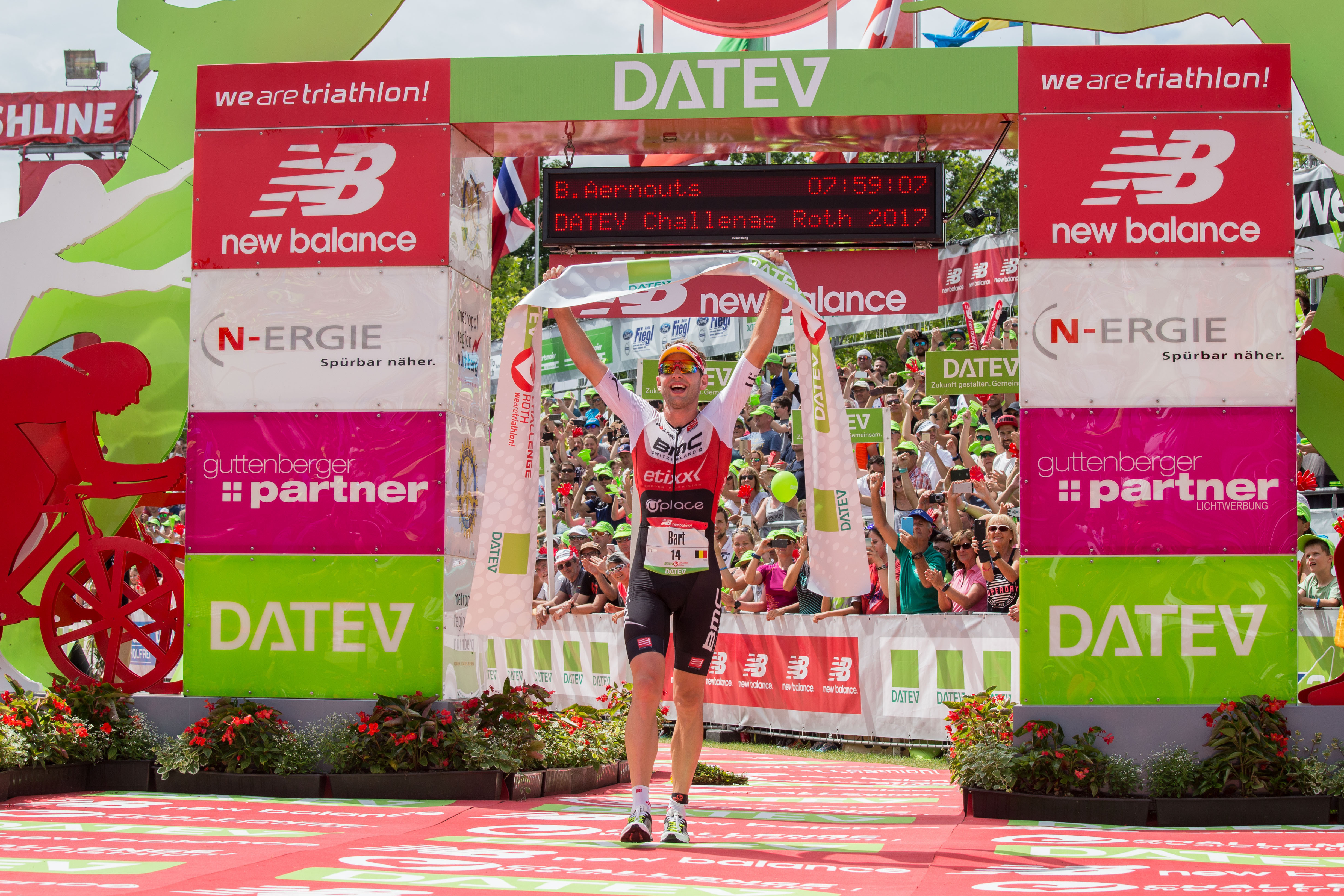 Bart Aernouts (BEL), Sieger des DATEV Challenge Roth 2017 blieb in einer Zeit von 07:59:07 Stunden als Einziger unter der magischen 8-Stunden-Marke.