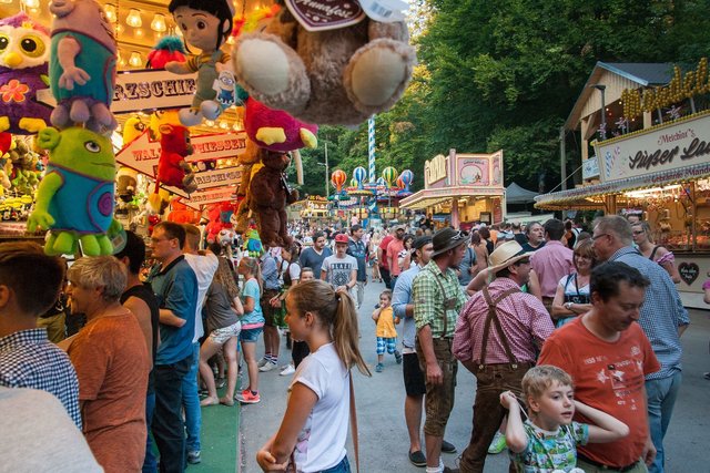 Besuchermagnet Annafest: Jährlich kommen bis zu 500.000 Besucher. Foto: Archiv R. Rosenbauer