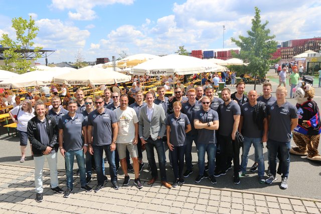 Zahlreiche Sportvereine der Region waren beim Brauereifest vertreten - unser Foto zeigt das Team des Handball-Bundesligisten HC Erlangen. | Foto: © John R. Braun